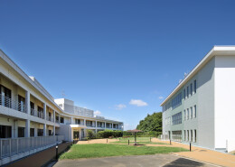 南西リハビリ庭園側外観